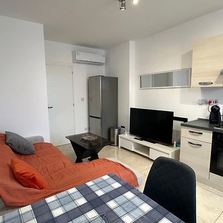 One Bedroom Appartment With Terrace In Sliema Kültér fotó